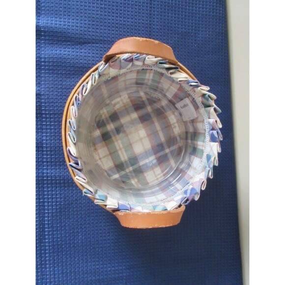 1999 Longaberger Woven Traditions Red/Green 7" Round Basket & Blue Plaid Insert - Picture 2 of 10